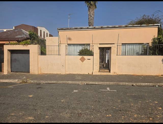 3 BEDROOM HOUSE FOR SALE IN LA ROCHELLE